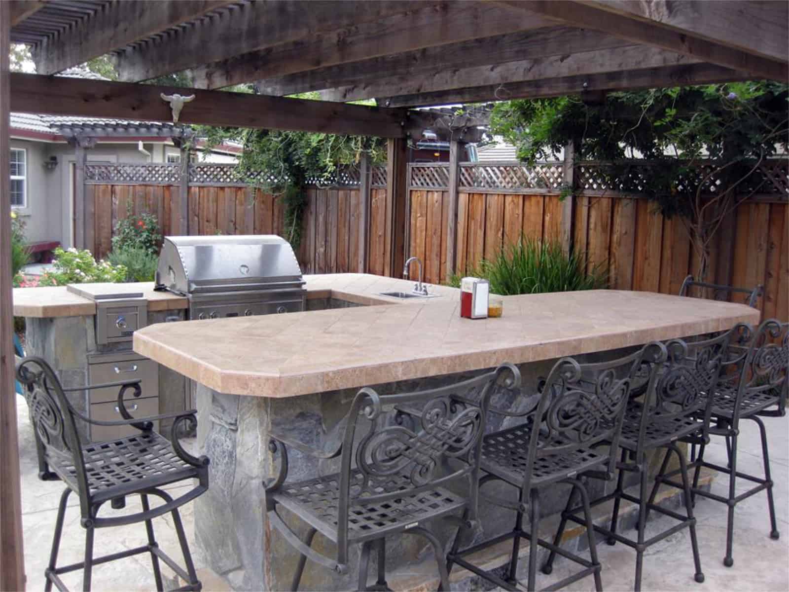 Outdoor kitchen built with ClifRock.